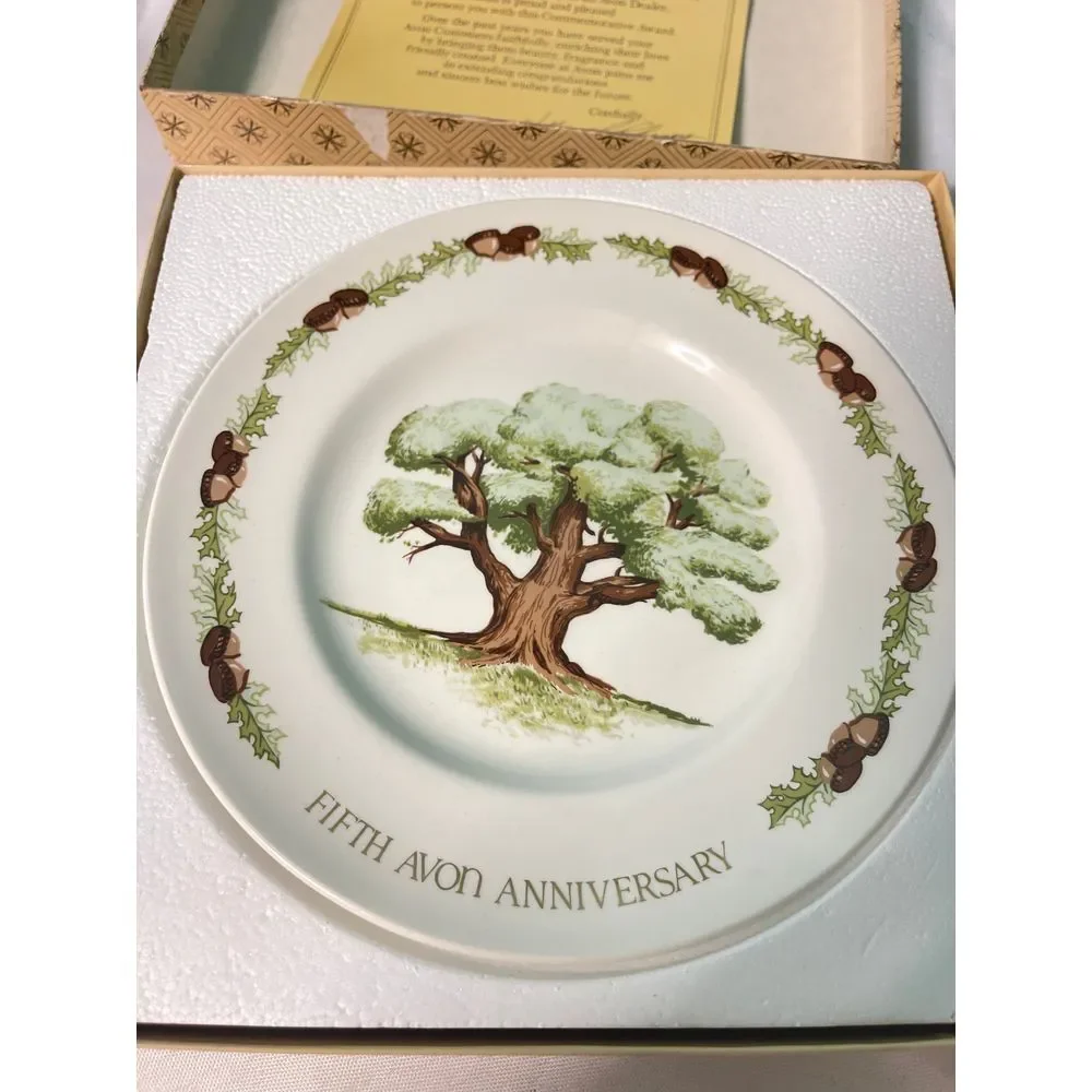 Avon Fifth Anniversary 'The‎ Great Oak' Collector's Plate Vintage Decor